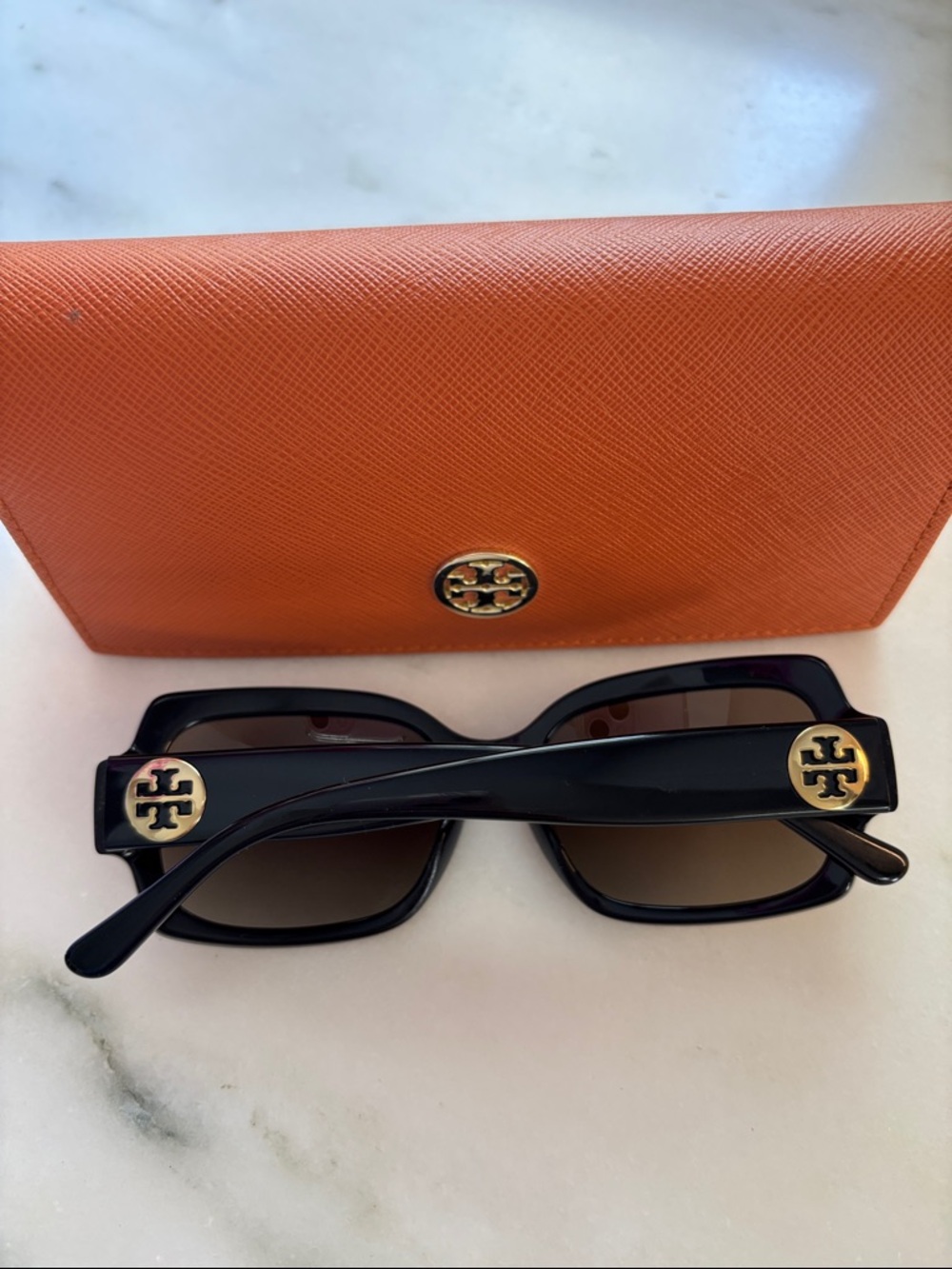 Tory Burch Black frame sunglasses - Picture 2 of 5